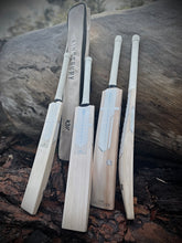 Load image into Gallery viewer, SOVEREIGN CRICKET BAT
