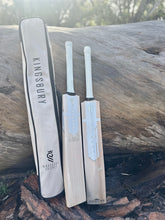 Load image into Gallery viewer, SOVEREIGN CRICKET BAT